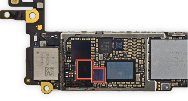  Con chip Touch IC trên bản mạch của iPhone 6 Plus. 