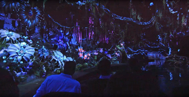  Chuyến du hành trên sông Navi huyền ảo này sẽ là lối dẫn khách tham quan đến khu rừng phát quang, Phó giám đốc của Disney Imagineering là Joe Rhode cho biết. 