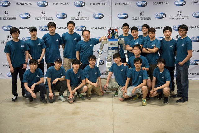  Đội KAIST đến từ Hàn Quốc và con robot DRC-HUBO đoạt giải nhất 3,5 triệu USD tại thử thách năm ngoái. 