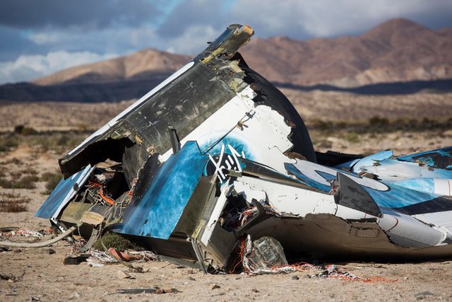  Tàu SpaceShipTwo bị rơi trong thử nghiệm năm 2014 