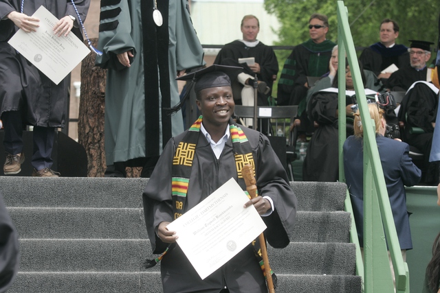  Kamkwamba đã hoàn thành việc học, tốt nghiệp Đại học Dartmouth tại New Hampshire. 
