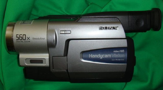  Chiếc máy quay có trang bị hồng ngoại của Sony. 