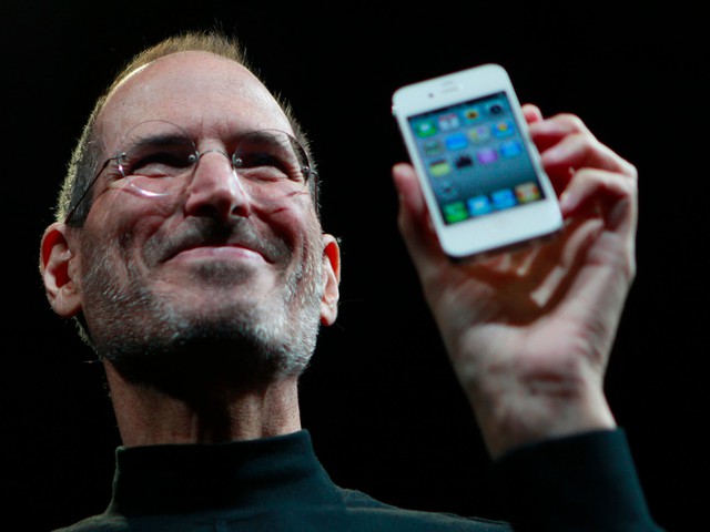 Sau khi trù ẻo iPhone nhiều năm trước, cựu CEO Microsoft lại quay ra tán dương Apple - Ảnh 1.