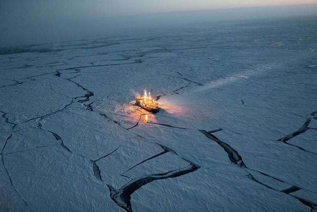 
Để theo dõi sự thay đổi của thời tiết, những tầu nghiên cứu của Na Uy phải theo dấu nhiều tảng băng trôi ở Bắc Cực. Chuyến đi từ năm 2015 này kéo dài liên tục trong 5 tháng
