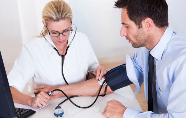 
Khi bác sĩ nói bạn nên đến bệnh viện kiểm tra lại huyết áp, đó là một lời đề nghị hết sức nghiêm túc
