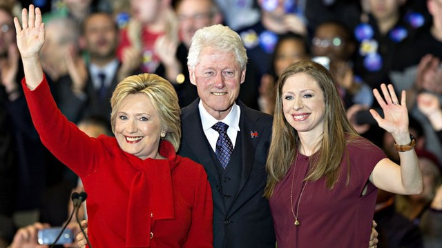  Vợ chồng nhà Clinton và cô con gái Chelsea Clinton 