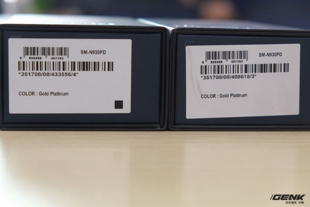  Tuy nhiên, khác biệt nằm ở tem sản phẩm. Ở Galaxy Note7 với pin mới, sẽ có thêm một ô vuông màu đen nằm ở góc dưới, bên phải. 