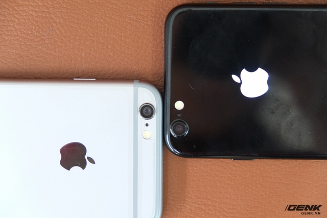  Phần camera của iPhone độ vỏ không to bằng trên iPhone 7 thật, thay vào đó được thiết kế giống với iPhone 6 để tạo sự vừa vặn. 