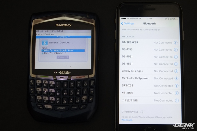  BlackBerry 8700 cũng hỗ trợ Bluetooth đấy nha, không kém cạnh gì đâu. Mỗi tội không hỗ trợ Apple Watch. 