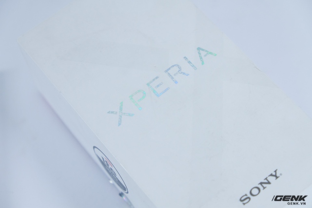  Logo Xperia trên hộp bị tróc 