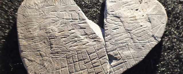 Các nhà khảo cổ tìm thấy tấm bản đồ 5.000 năm tuổi đầu tiên trên thế giới - Ảnh 1.