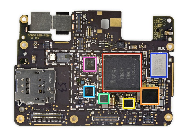  Danh sách chip: Đỏ - Samsung K3RG2G20BM-MGCJ 4 GB LPDDR4 mobile DRAM và Qualcomm Snapdragon 821, cam - chip quản lí năng lượng Qualcomm PMI8996 power management IC, vàng - chip sạc nhanh Qualcomm SMB1350, xanh lá - chip âm thanh NXP TFA989, xanh dương nhạt - chip sóng di động Qualcomm WTR4905, xanh dương đậm - chip Wifi 3207RA G707A, hồng -NFC NXP 55102 1807 S0622. 