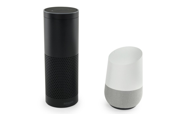  Google Home bên cạnh đối thủ của mình, Amazon Echo. 