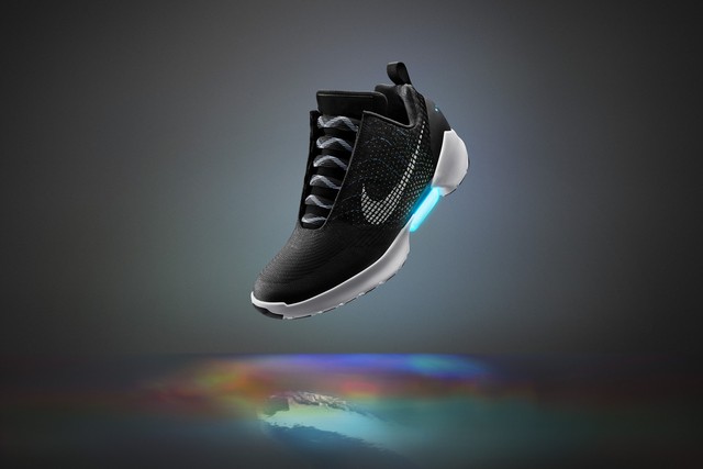  Nike cuối cùng đã công bố ngày mà hang sẽ chính thức bày bán mẫu giày tự động buộc dây được truyền cảm hứng bởi phim “Back to The Future II” 