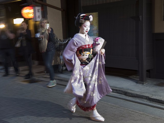  Thành phố Kyoto quy tụ hơn 1.000 Geisha hoạt động văn hóa giải trí mỗi năm. 