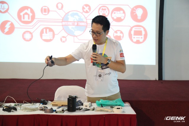  Anh Lê Văn Giáp, mobile tech lead tại VCCorp chia sẻ về cách xây dựng sản phẩm IoT với các dịch vụ của Google 