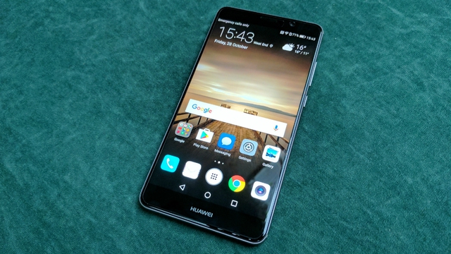  Những chiếc smartphone cao cấp mới như Mate 9 của Huawei được đánh giá rất cao. 