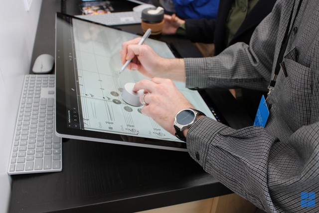  Surface Pen và Surface Dial là hai công cụ mà người dùng Mac đã mong muốn từ lâu, nhưng Apple đã chậm chân trước đối thủ 