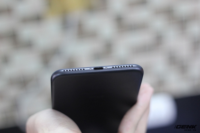 Cận cảnh iPhone 7 Plus Black tại Việt Nam: Có gì hot ở chiếc máy giá gần 40 triệu? - Ảnh 7.