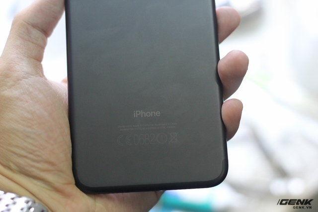 Cận cảnh iPhone 7 Plus Black tại Việt Nam: Có gì hot ở chiếc máy giá gần 40 triệu? - Ảnh 6.