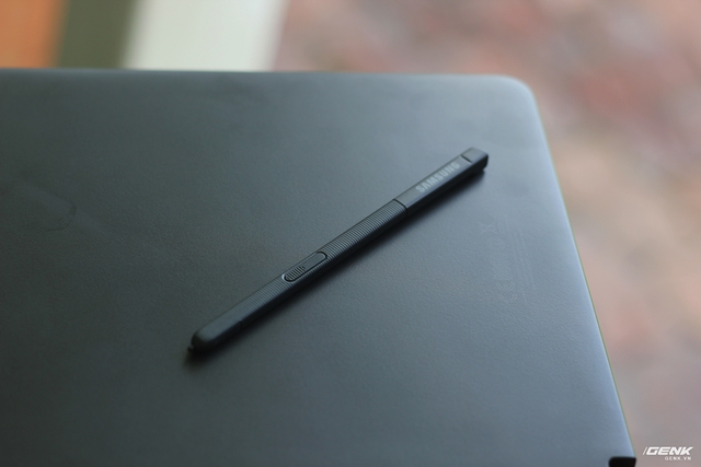  Bút S Pen có kích thước lớn.​ 
