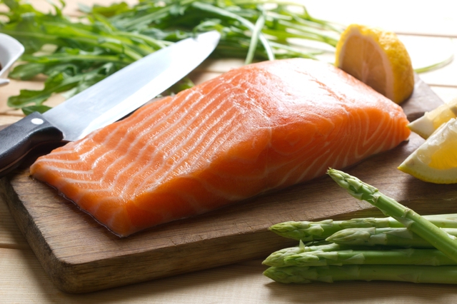  Không giống với thịt đỏ, cá là một nguồn protein nạc tốt hơn 