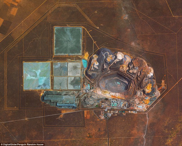  Mỏ kim cương Jwaneng ở Botswana là mỏ dồi dào kim cương nhất thế giới với sản lượng hàng năm khoảng 15,6 triệu carat (2006). Sự dồi dào của mỏ được đưa vào tính toán tốc độ khai thác kết hợp với chất lượng của kim cương được khai thác (giá bán theo trọng lượng). 