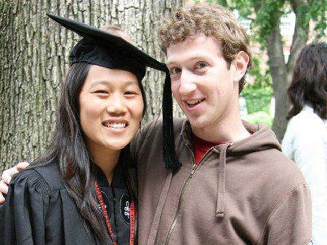  Ông chủ Facebook và vợ khi còn học tại Đại học Harvard. 