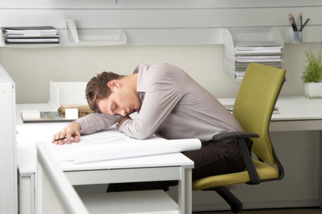  Tiếp xúc với ánh sáng yếu trong văn phòng có thể khiến bạn mệt mỏi, thiếu tỉnh táo 