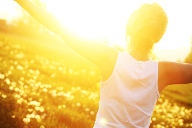 Vitamin D được cơ thể sản xuất tự nhiên khi da tiếp xúc với ánh sáng Mặt Trời 