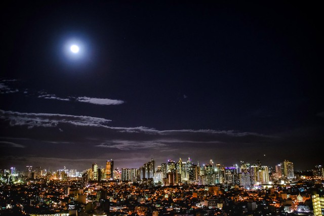  Siêu trăng phía trên Metro Manila, Phillipines. 