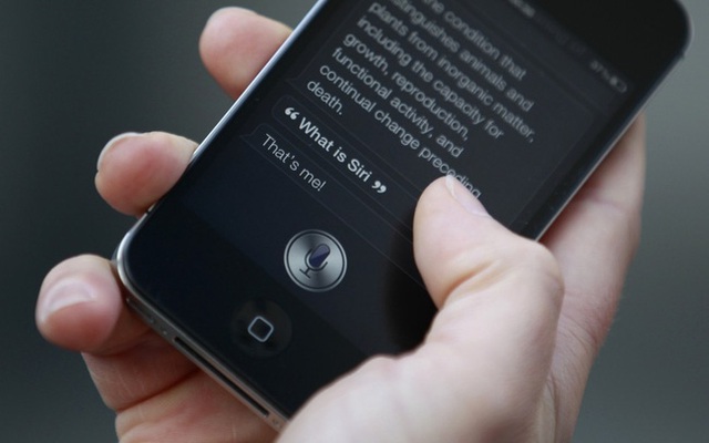 Siri lần đầu tiên được xuất hiện trên phiên bản iPhone 4s. Đây là một trong những điểm nhấn lớn nhất trên model này.