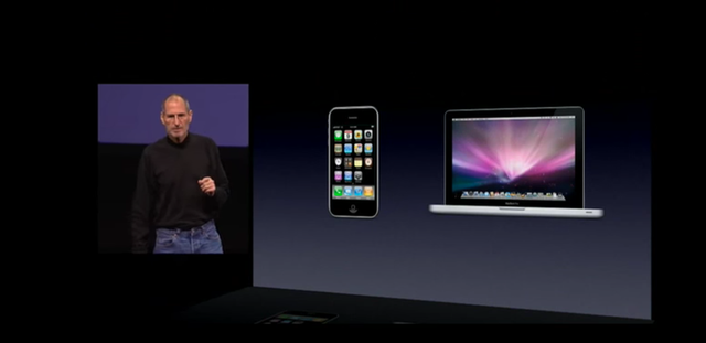  Steve Jobs trong sự kiện ra mắt iPad năm 2010. 