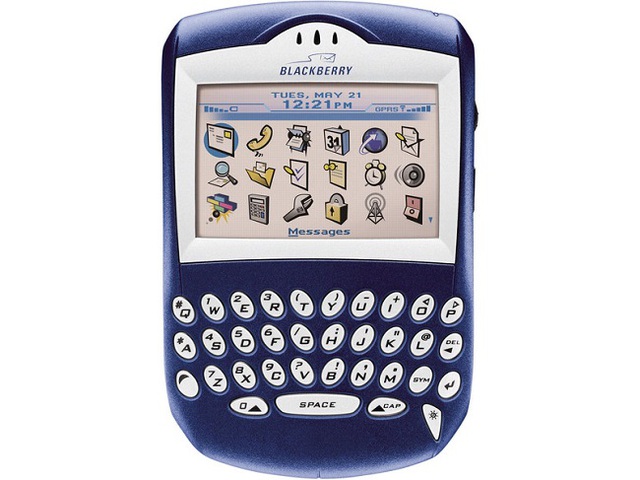  BlackBerry 7210 là dòng điện thoại đầu tiên của Dâu đen trang bị màn hình màu. 