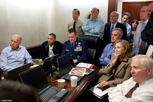 Cả căn phòng đang nín thở khi đội biệt kích SEALS tiêu diệt trùm khủng bố Osama bin Laden vào năm 2011.