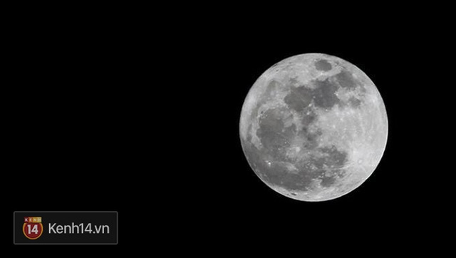 Một hình ảnh siêu trăng cực rõ nét ở Đà Nẵng. (Ảnh: Linh Phạm)