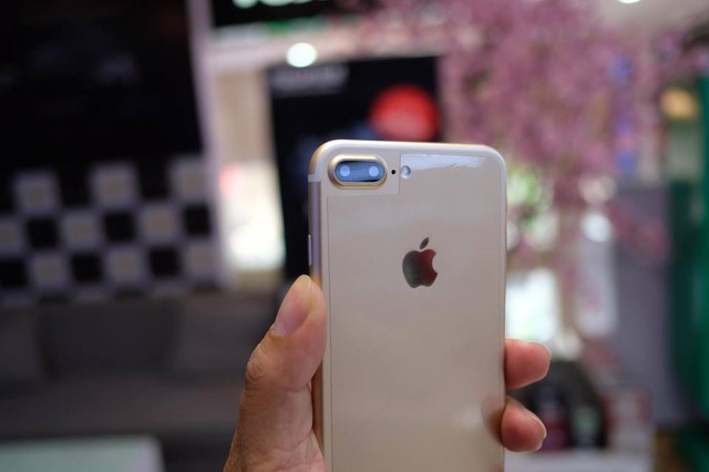  Giá bán của iPhone 7 Plus nhái chạy Android chỉ 2,3 triệu đồng, sử dụng chip MediaTek và chạy nền tảng Android 