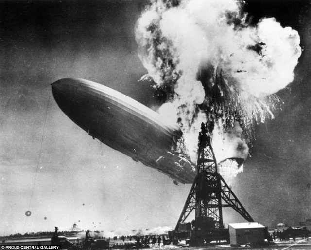 Chuyến bay trên khinh khí cầu Hindenburg đã làm 35 người thiệt mạng. Tuy nhiên, nó đã đánh dấu kỷ nguyên vận chuyển bằng đường hàng không trên thế giới.