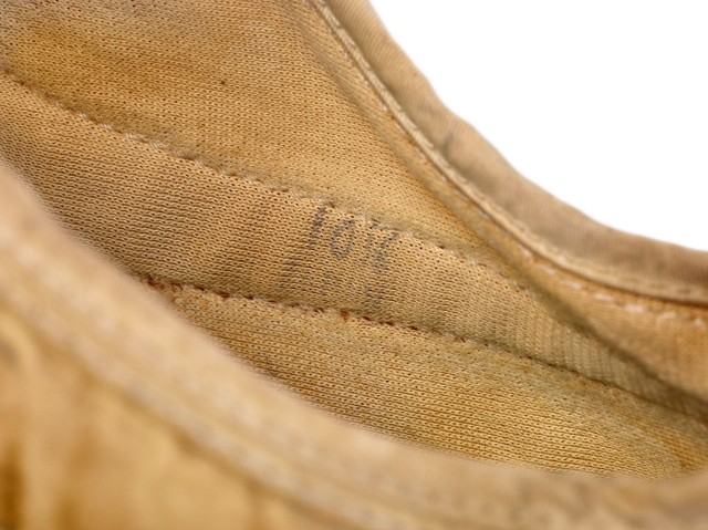  Phần upper (thân giày) được làm từ vải nilon nhập khẩu từ Nhật Bản 