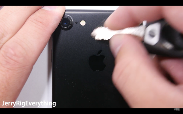  Chìa khóa không thể làm xước bộ vỏ iPhone 7 đen nhám.​ 