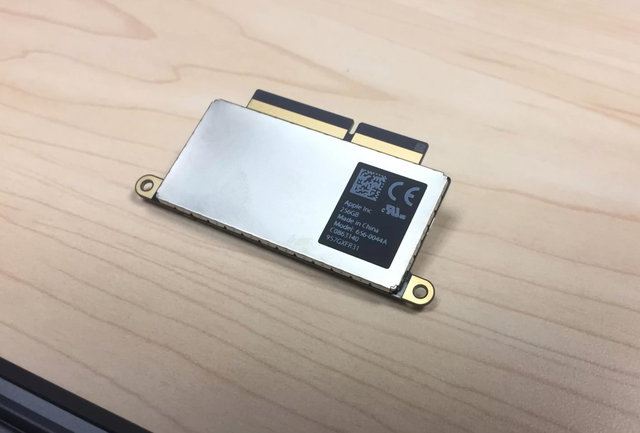  Module ổ cứng SSD 256GB PCIe trên MacBook Pro 13-inch 2016 