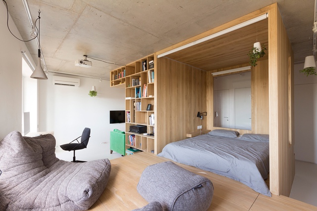  Phòng ngủ kết nối với khoảng thư giãn cá nhân và nằm chung trong phần tôn cao của kệ gỗ. 