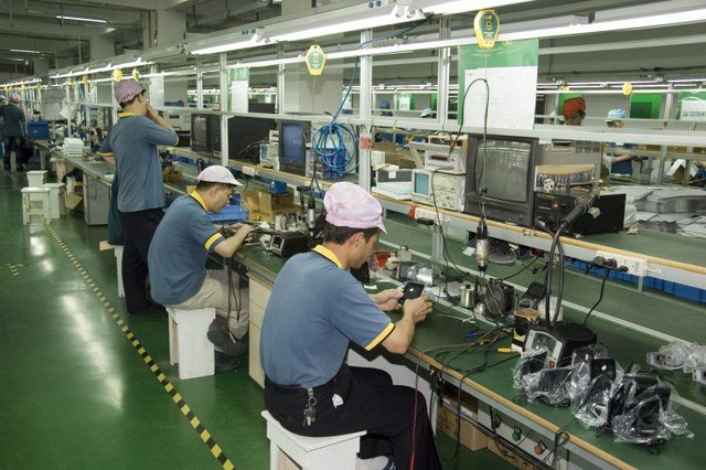  Công nhân trong một nhà máy ở Thâm Quyến 