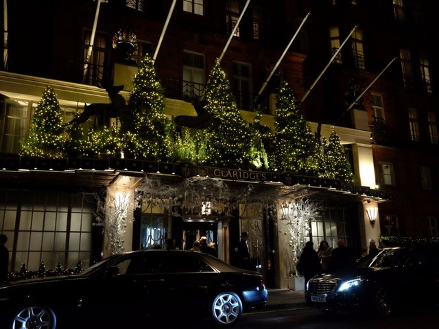  Đây là khách sạn Claridge, tọa lạc tại trung tâm London. 