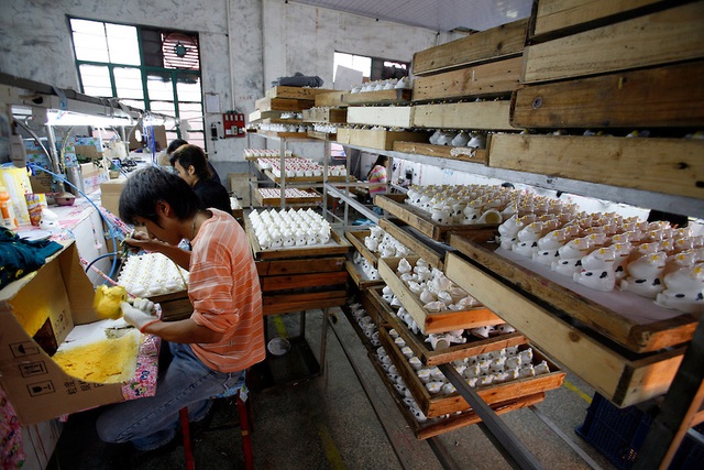 
Đồ gia công nhựa trong xưởng tại Trung Quốc.
