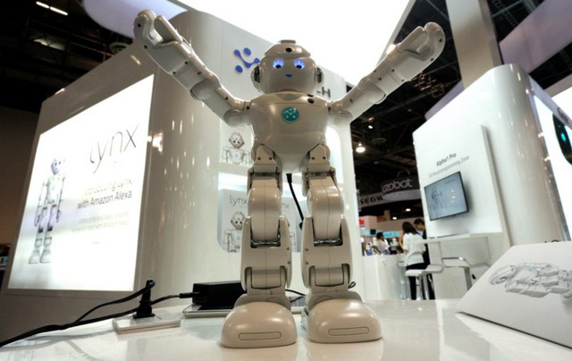  Alexa tích hợp trong robot tại hội chợ CES 