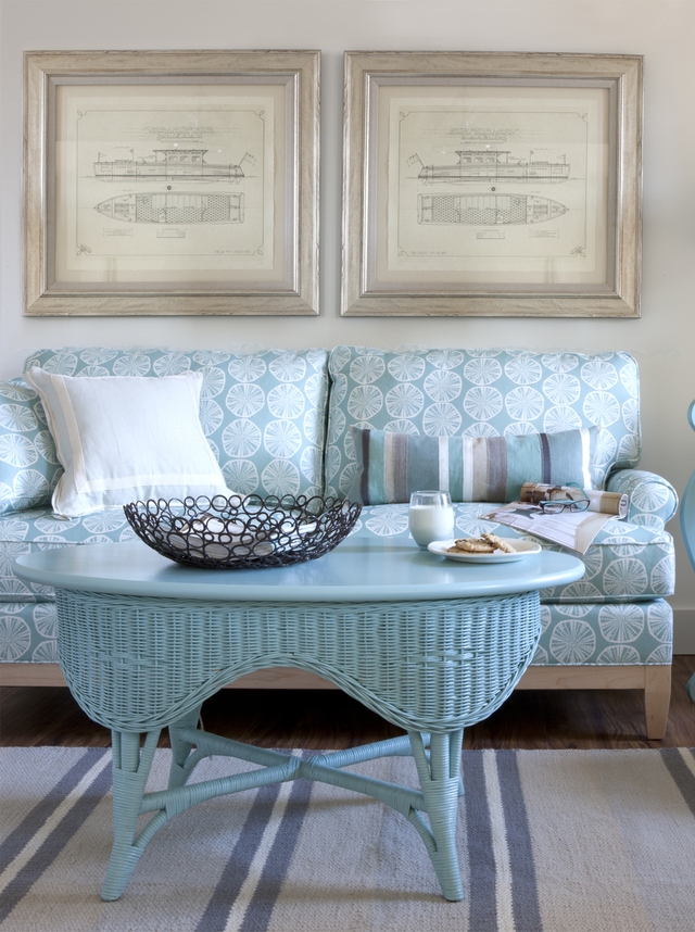  Một chiếc bàn được làm từ sợi liễu gai dệt, nhuộm màu xanh ngọc thật duyên dáng sẽ giúp cho không gian Coastal Style trở nên hoàn hảo 