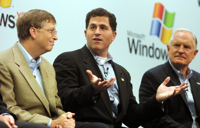 Trong năm 1997, tình trạng kinh tế của Apple nghèo nàn đến mức, CEO và nhà sáng lập của Dell là Michael Dell, một trong những đối tác lớn nhất của Microsoft, nói rằng nếu ông mà là Steve Jobs thì ông sẽ đóng cửa công ty và trả lại tiền cho các cổ đông.