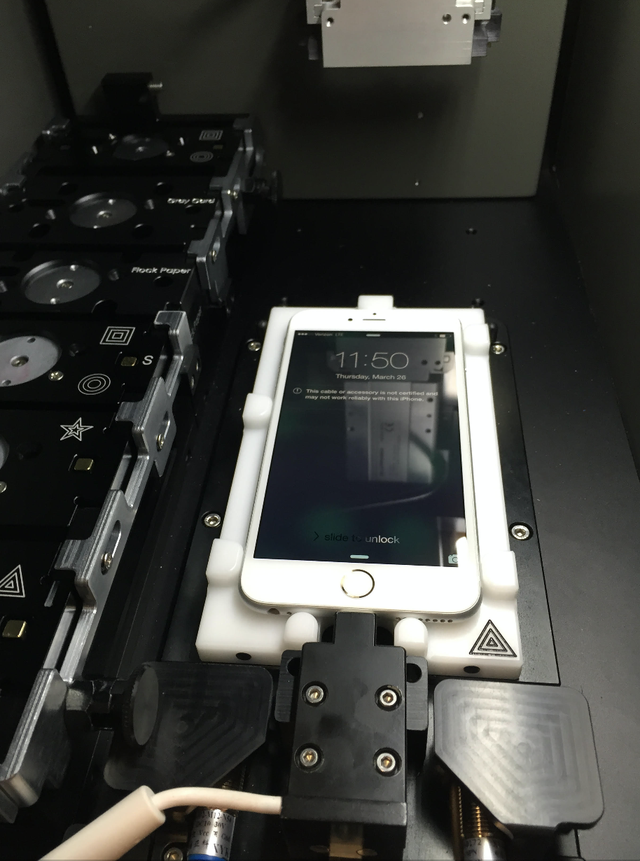  Hình ảnh hiếm hoi mới được tiết lộ về cỗ máy căn chỉnh bí ẩn của Apple. 