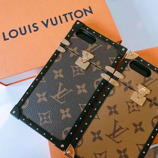  Hoa hậu Kỳ Duyên khoe hai chiếc ốp Louis Vuitton trị giá hơn 40 triệu đồng trên mạng xã hội 